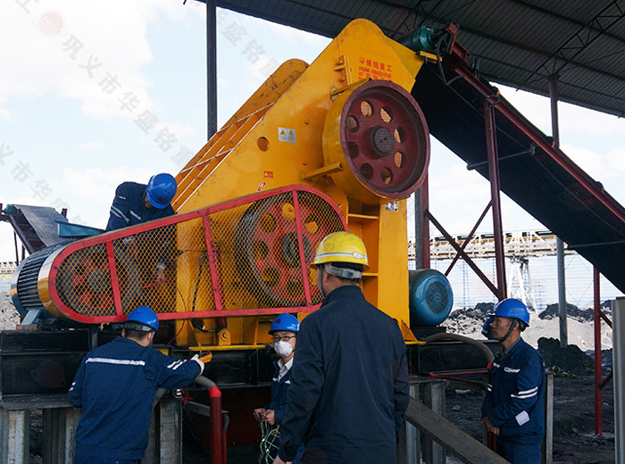  大型煤廠用什么類型煤矸石粉碎機(jī)好,？